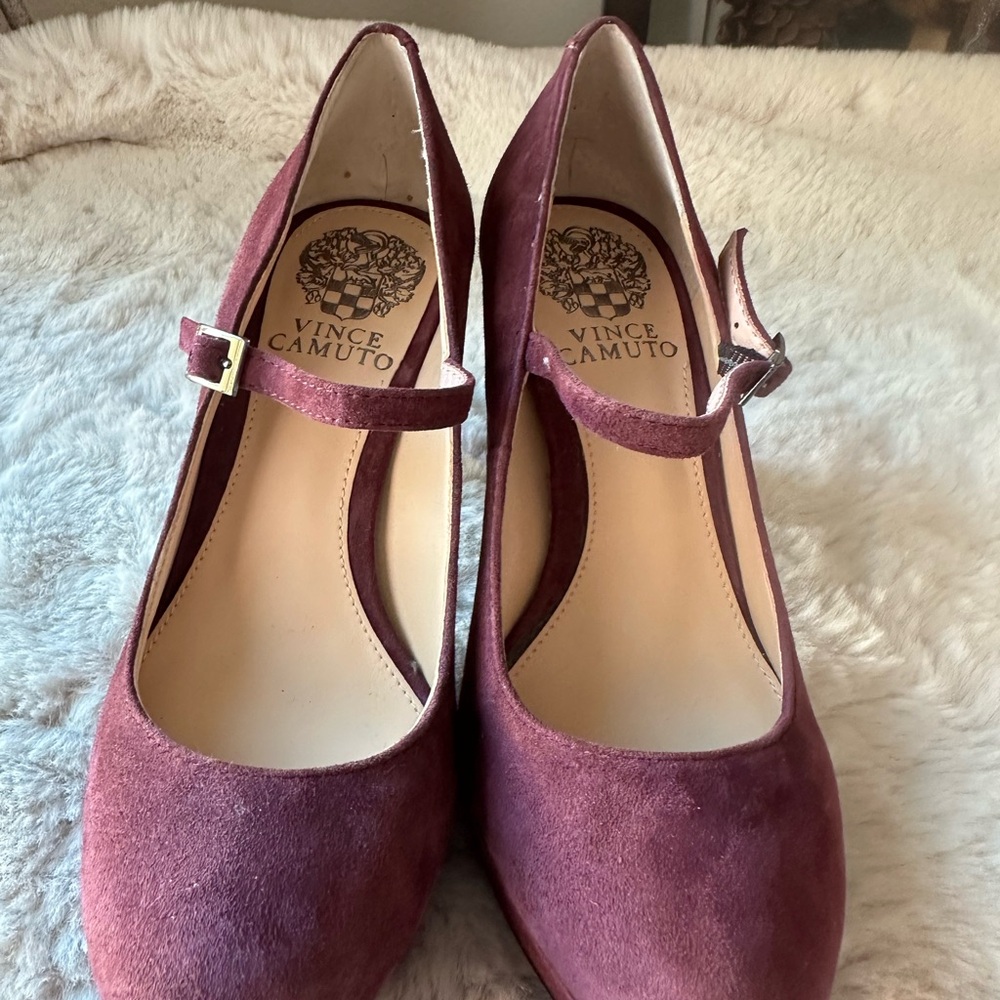Vince Camuto Women's Burgundy Suede Heels - Picture 14 of 14